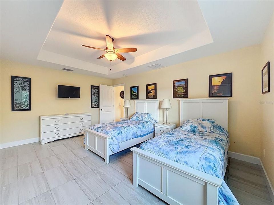 For Sale: $950,000 (4 beds, 4 baths, 2866 Square Feet)