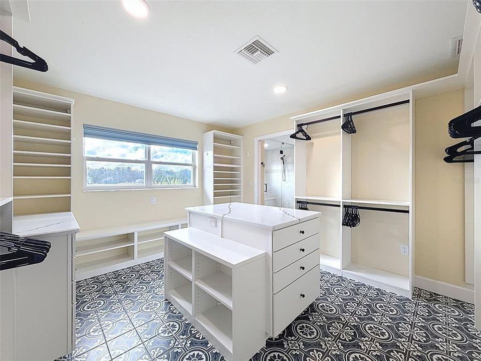 For Sale: $950,000 (4 beds, 4 baths, 2866 Square Feet)