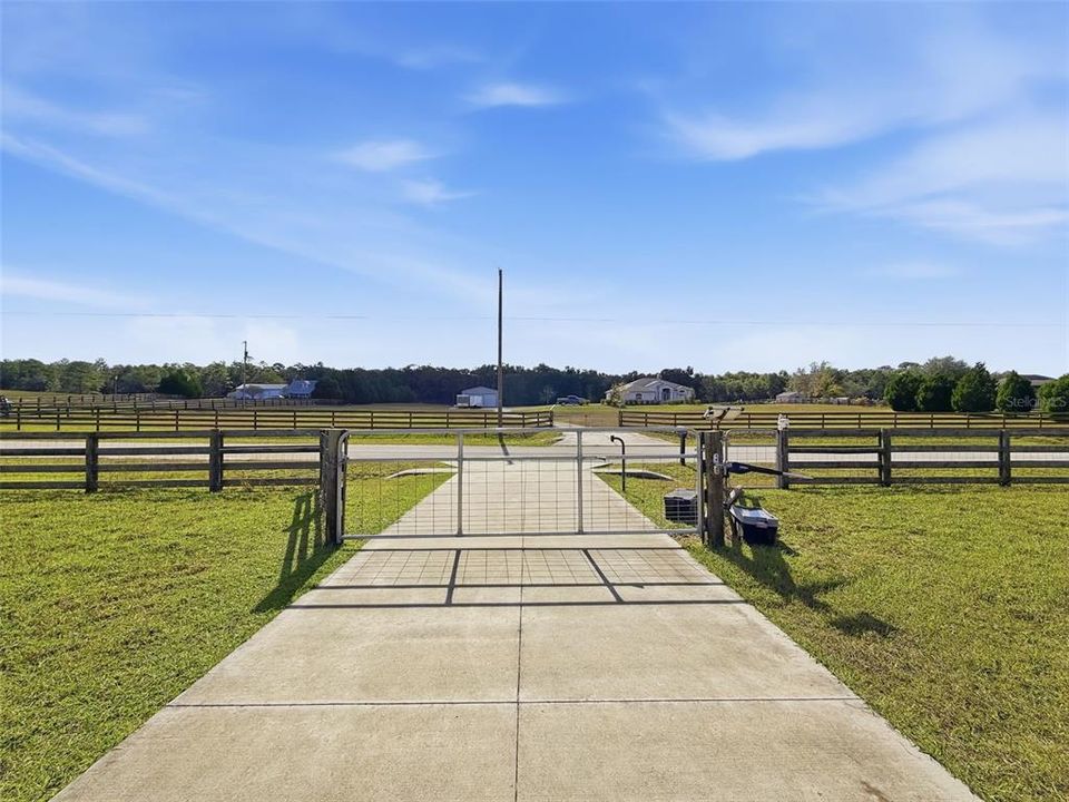 For Sale: $950,000 (4 beds, 4 baths, 2866 Square Feet)