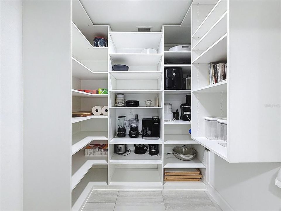 For Sale: $950,000 (4 beds, 4 baths, 2866 Square Feet)