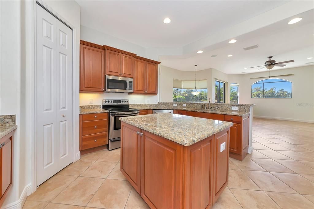 待售: $759,000 (4 贝兹, 3 浴室, 2903 平方英尺)