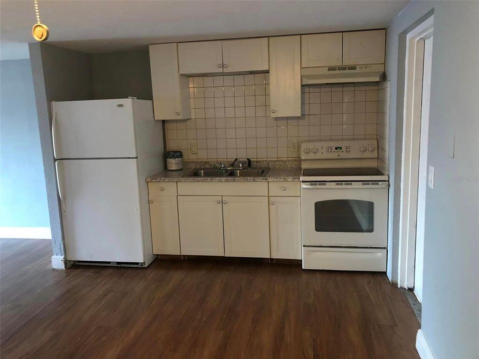 На продажу: $289,900 (2 спален, 0 ванн, 1144 Квадратных фут)