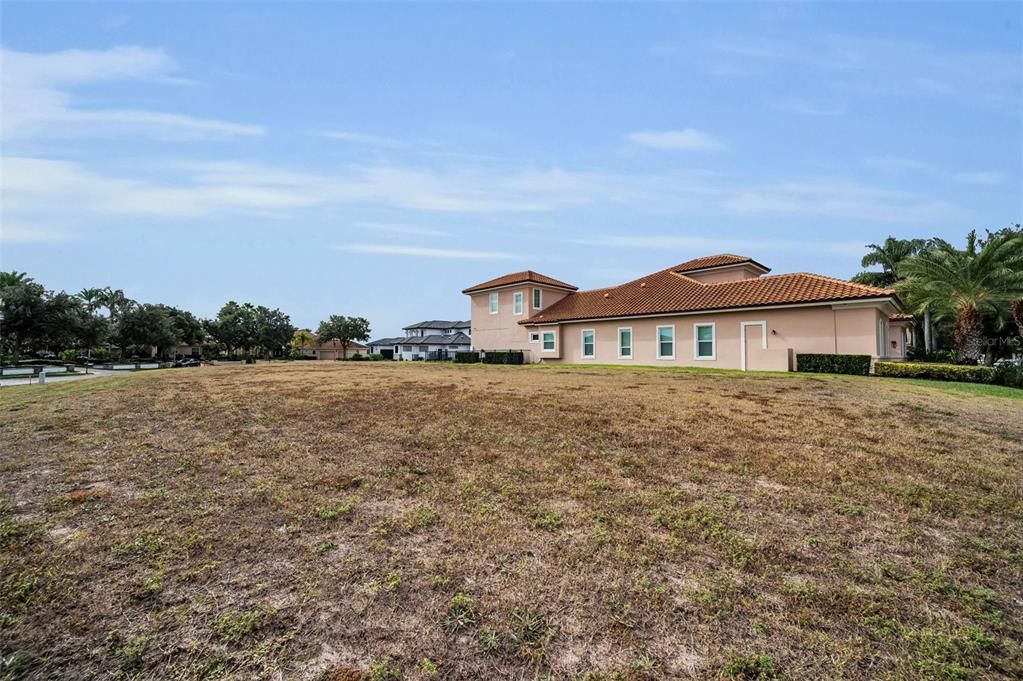 На продажу: $149,900 (0.27 acres)