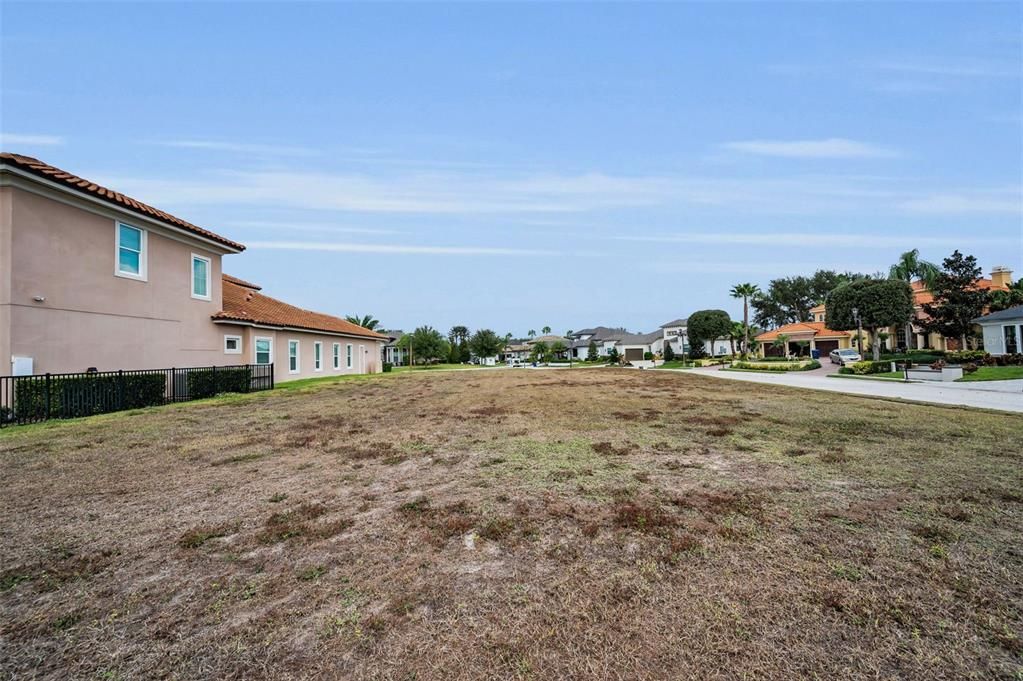 На продажу: $149,900 (0.27 acres)