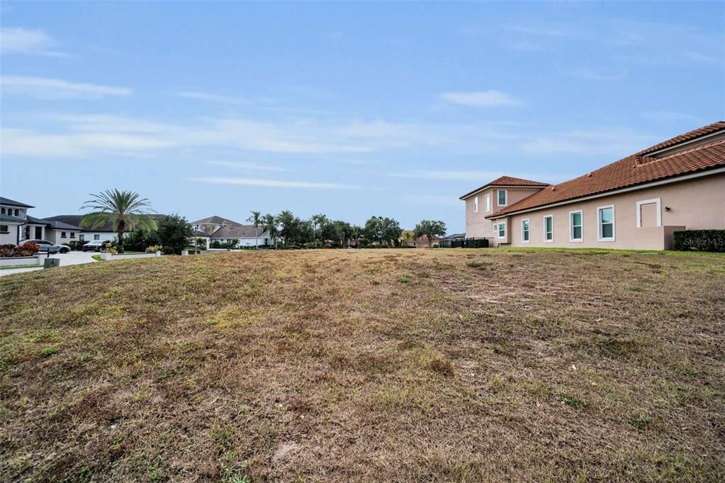 На продажу: $149,900 (0.27 acres)