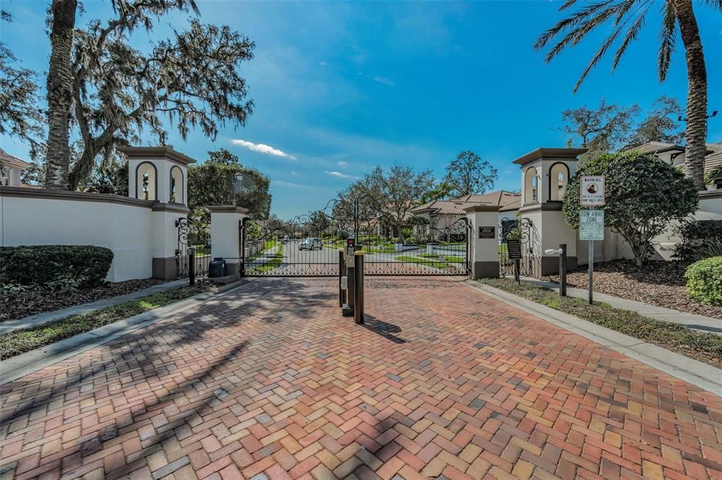 На продажу: $149,900 (0.27 acres)