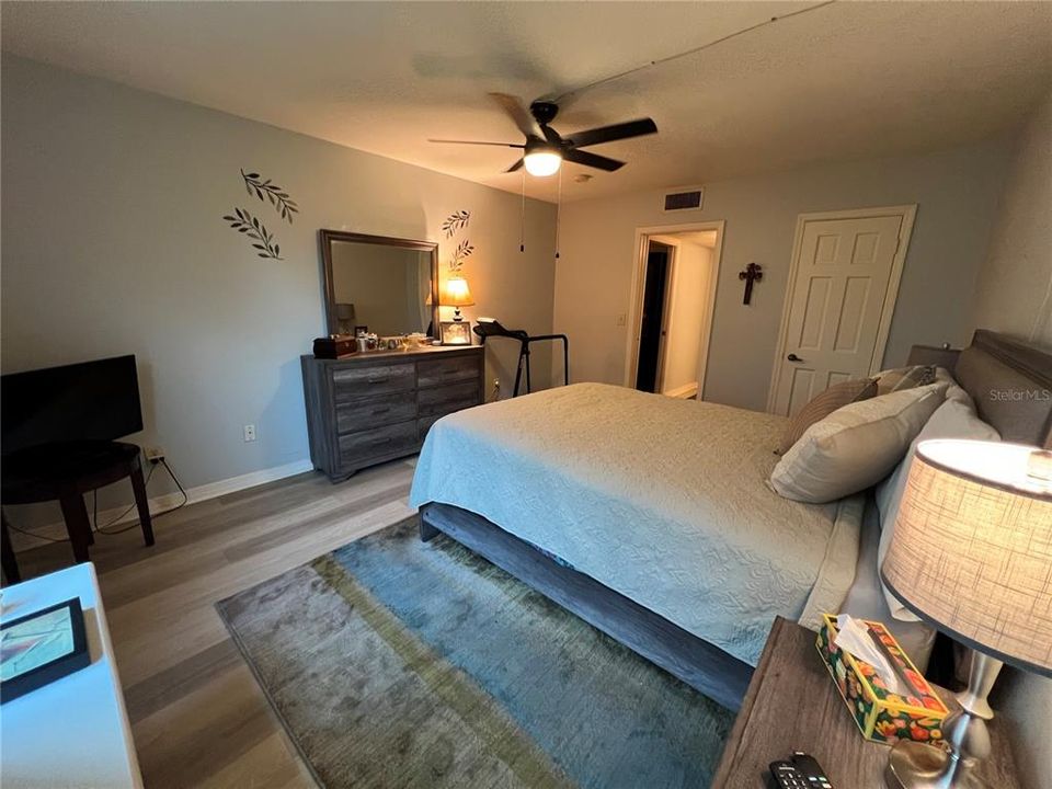 For Sale: $205,000 (1 beds, 1 baths, 864 Square Feet)