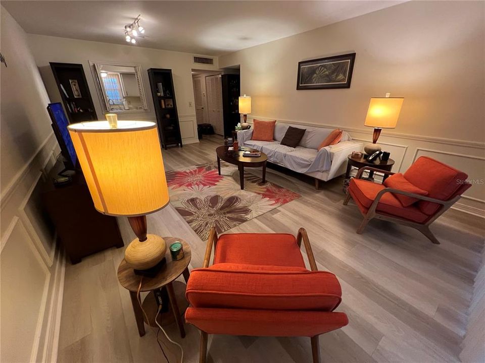 For Sale: $205,000 (1 beds, 1 baths, 864 Square Feet)