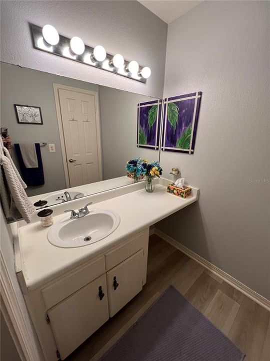 For Sale: $205,000 (1 beds, 1 baths, 864 Square Feet)