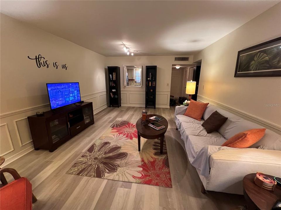 For Sale: $205,000 (1 beds, 1 baths, 864 Square Feet)