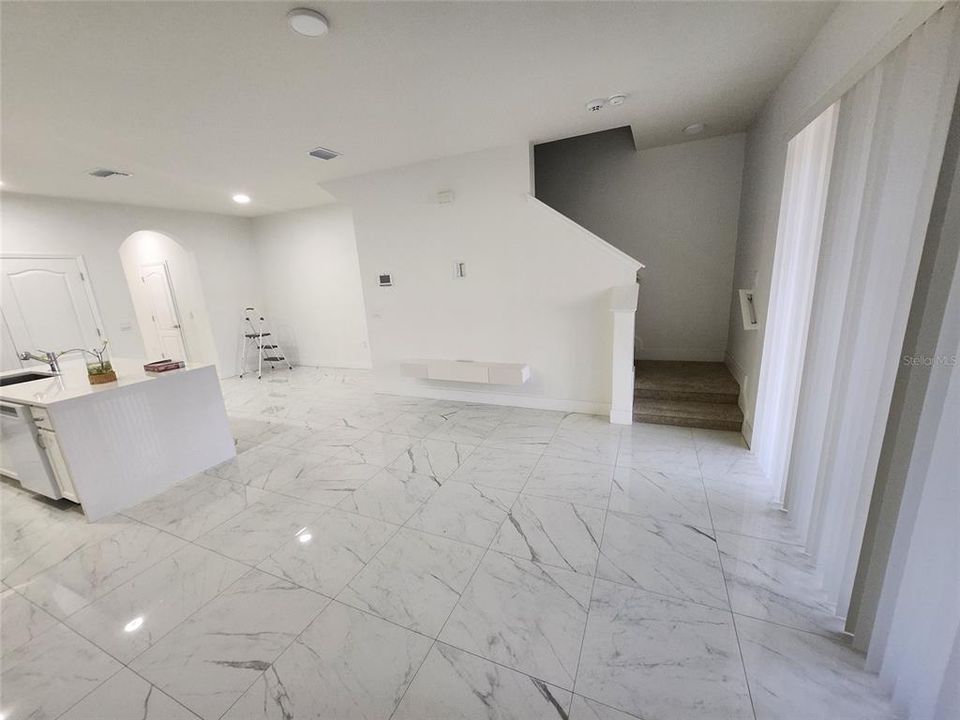 For Rent: $2,400 (3 beds, 2 baths, 1676 Square Feet)