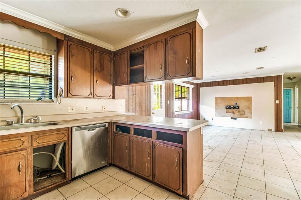 For Sale: $175,000 (3 beds, 2 baths, 1468 Square Feet)