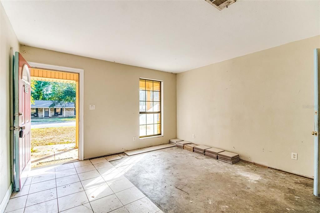 For Sale: $175,000 (3 beds, 2 baths, 1468 Square Feet)