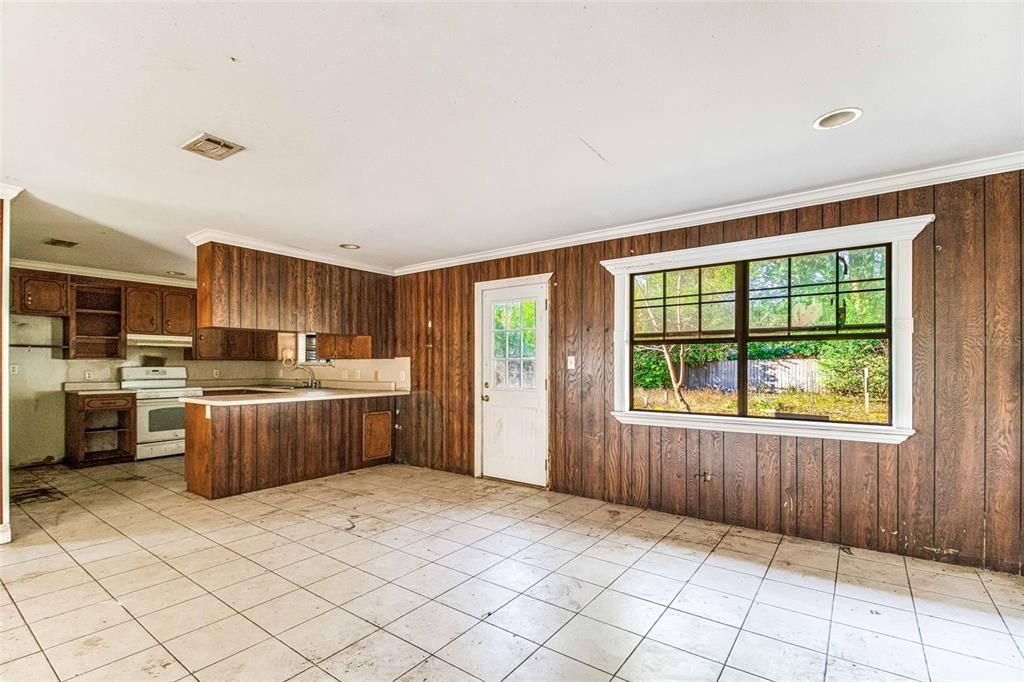 For Sale: $175,000 (3 beds, 2 baths, 1468 Square Feet)