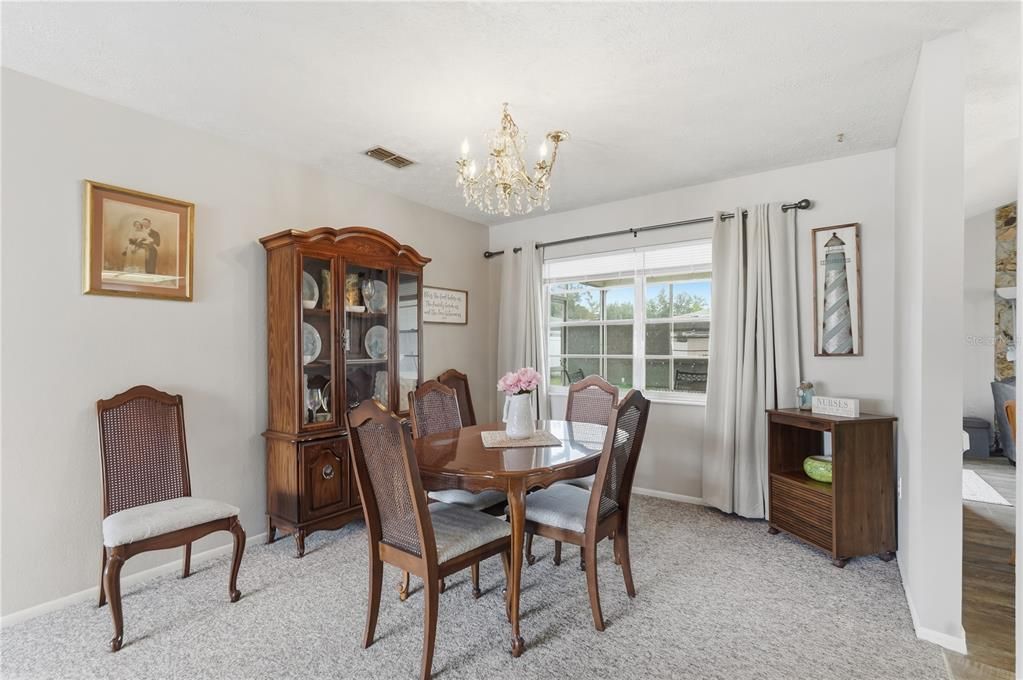 待售: $249,900 (2 贝兹, 2 浴室, 1396 平方英尺)