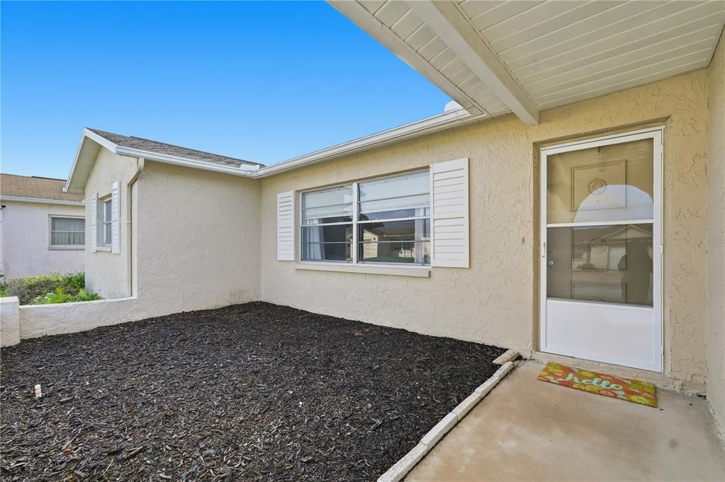 待售: $249,900 (2 贝兹, 2 浴室, 1396 平方英尺)