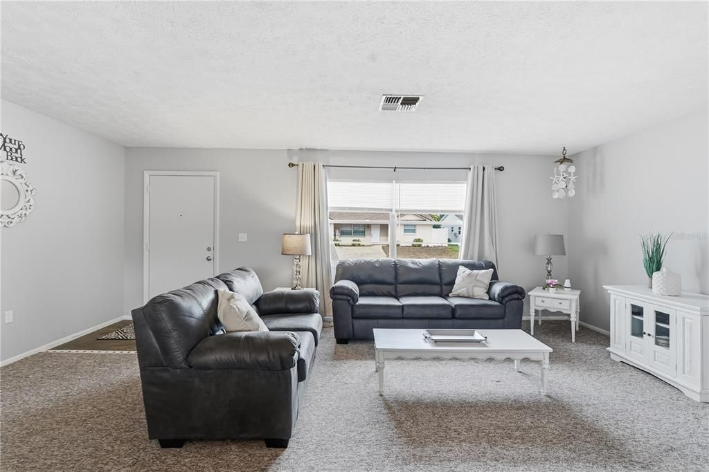 待售: $249,900 (2 贝兹, 2 浴室, 1396 平方英尺)