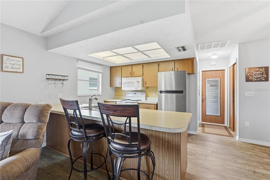 待售: $249,900 (2 贝兹, 2 浴室, 1396 平方英尺)