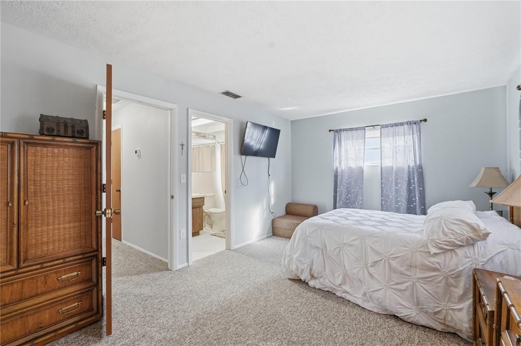 待售: $249,900 (2 贝兹, 2 浴室, 1396 平方英尺)