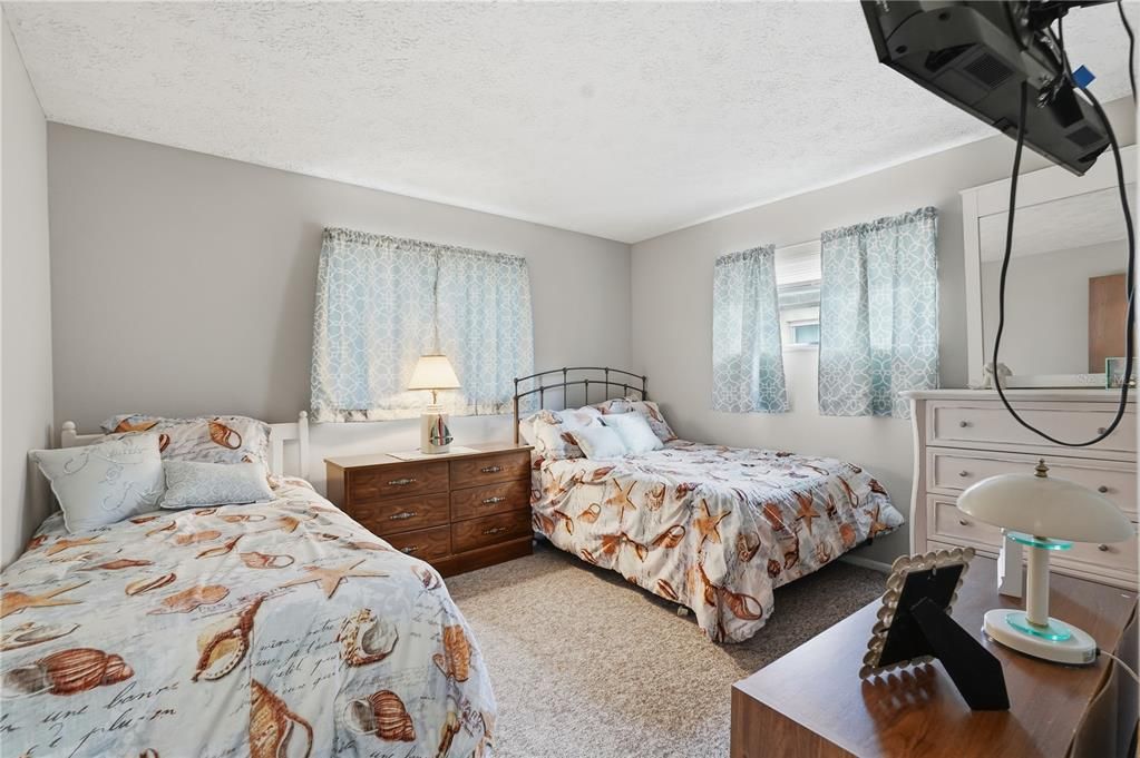 待售: $249,900 (2 贝兹, 2 浴室, 1396 平方英尺)