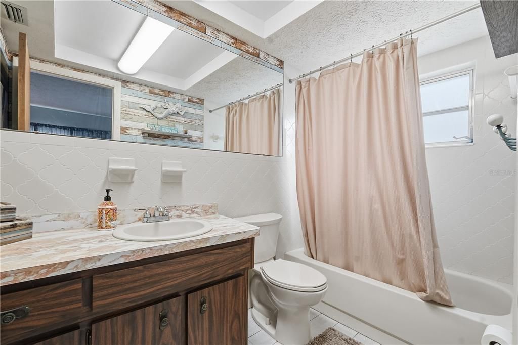 待售: $249,900 (2 贝兹, 2 浴室, 1396 平方英尺)