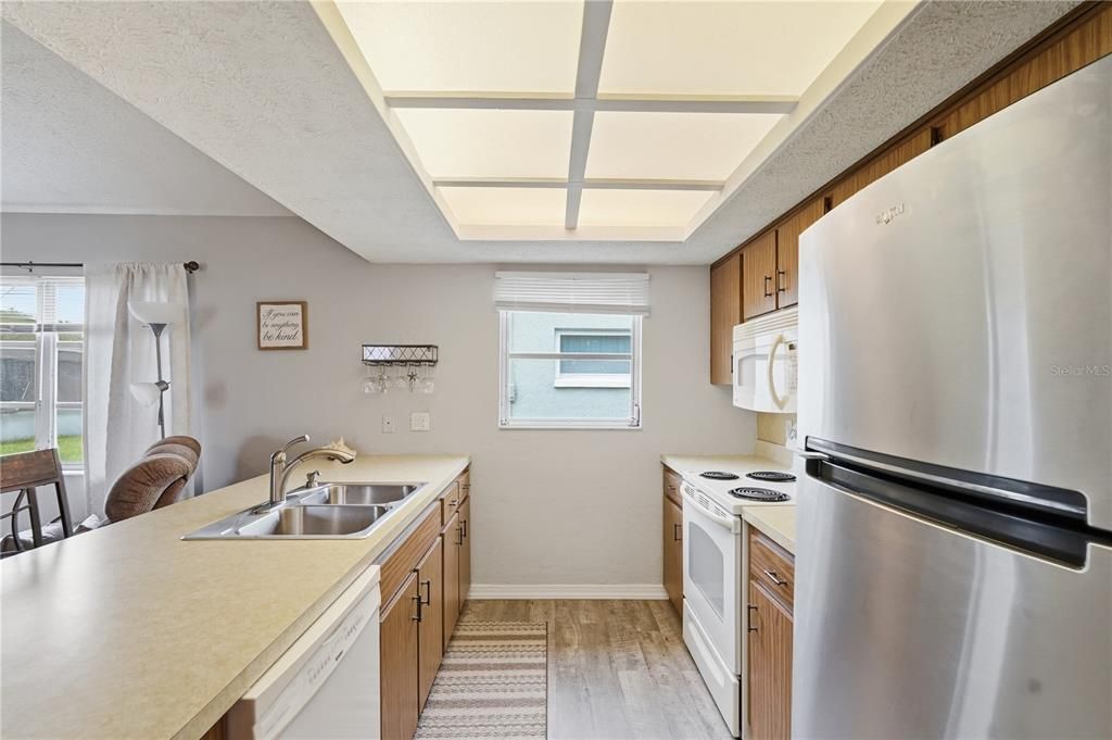 待售: $249,900 (2 贝兹, 2 浴室, 1396 平方英尺)