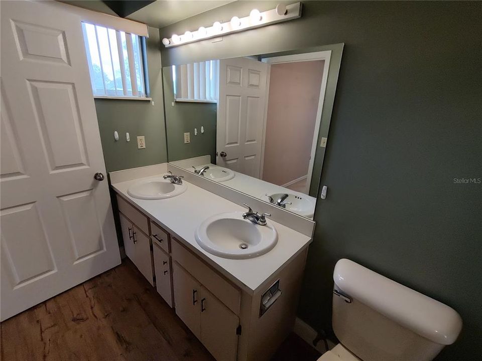 待售: $219,900 (2 贝兹, 2 浴室, 1424 平方英尺)