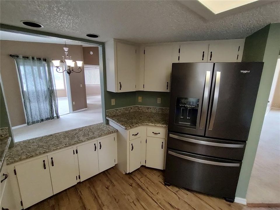 待售: $219,900 (2 贝兹, 2 浴室, 1424 平方英尺)