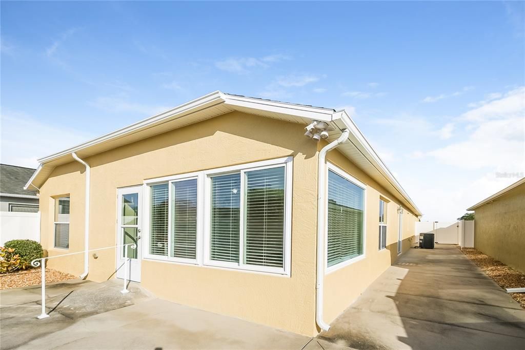 For Sale: $329,999 (3 beds, 2 baths, 1398 Square Feet)