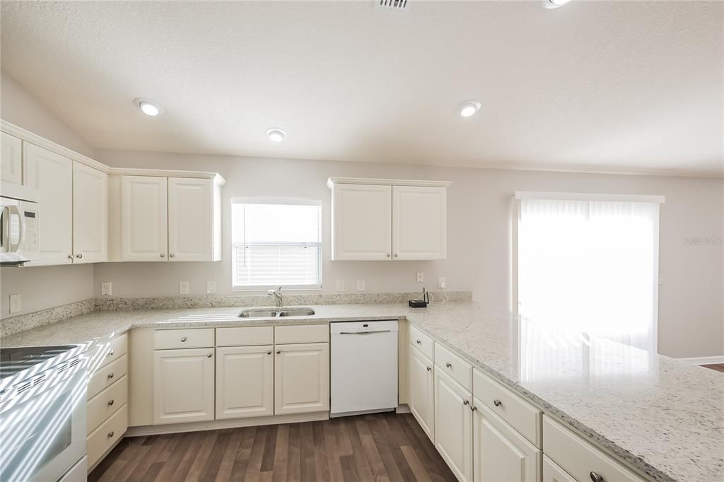 For Sale: $329,999 (3 beds, 2 baths, 1398 Square Feet)