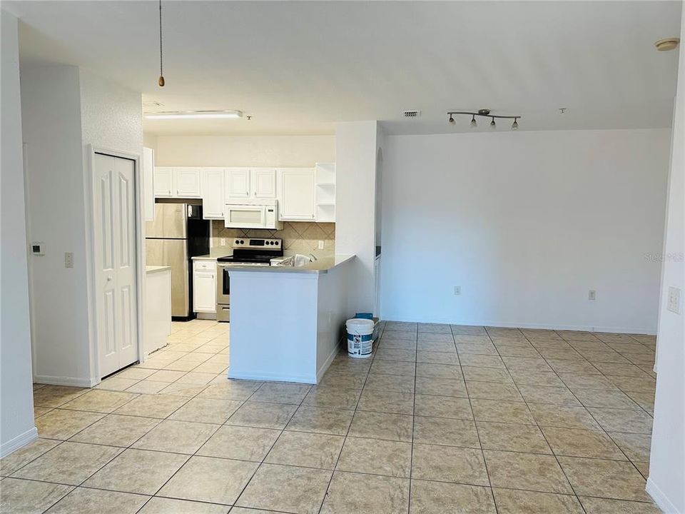 For Rent: $1,950 (3 beds, 2 baths, 1285 Square Feet)