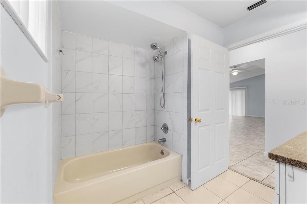 For Rent: $1,999 (3 beds, 2 baths, 2078 Square Feet)