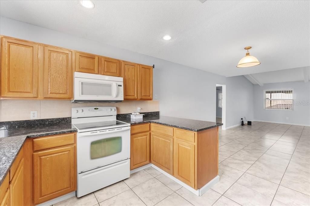 For Rent: $1,999 (3 beds, 2 baths, 2078 Square Feet)