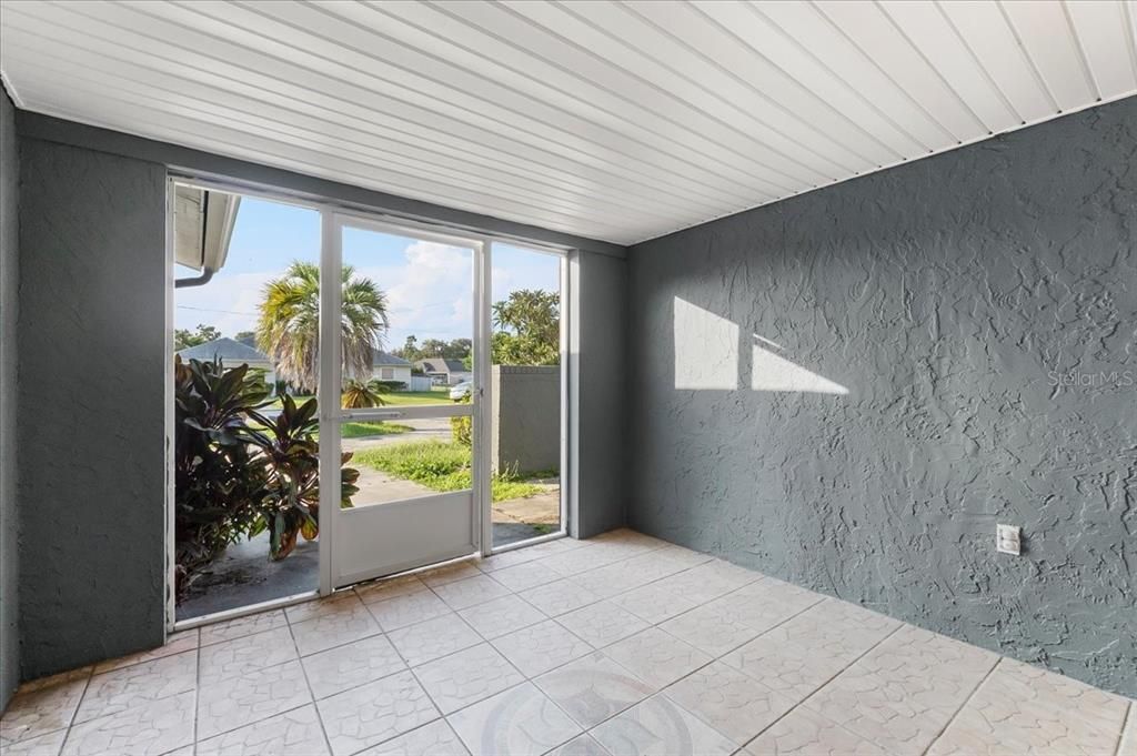 For Rent: $1,999 (3 beds, 2 baths, 2078 Square Feet)