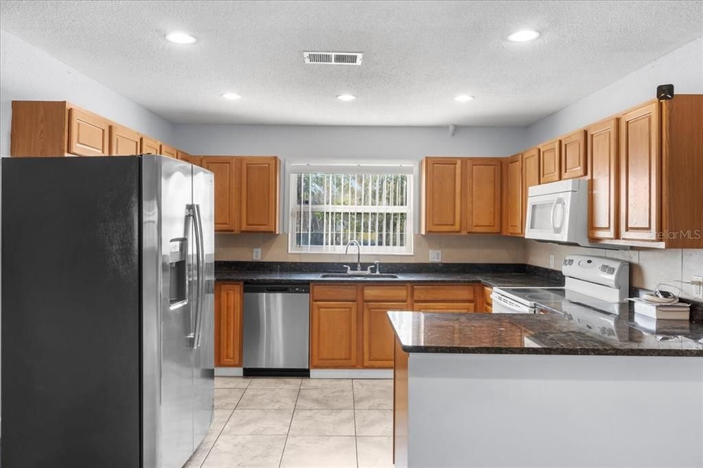 For Rent: $1,999 (3 beds, 2 baths, 2078 Square Feet)