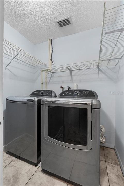 For Rent: $1,999 (3 beds, 2 baths, 2078 Square Feet)