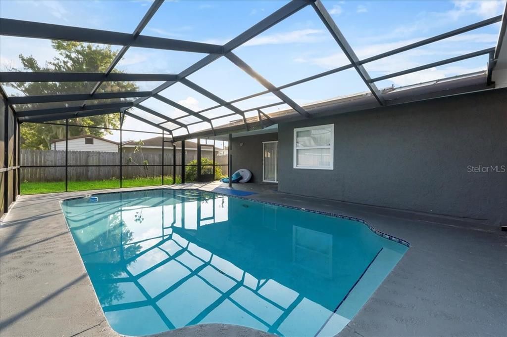 For Rent: $1,999 (3 beds, 2 baths, 2078 Square Feet)