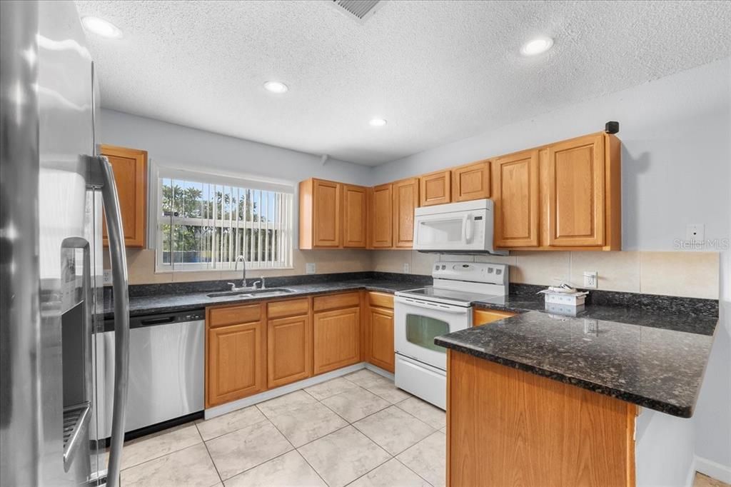 For Rent: $1,999 (3 beds, 2 baths, 2078 Square Feet)