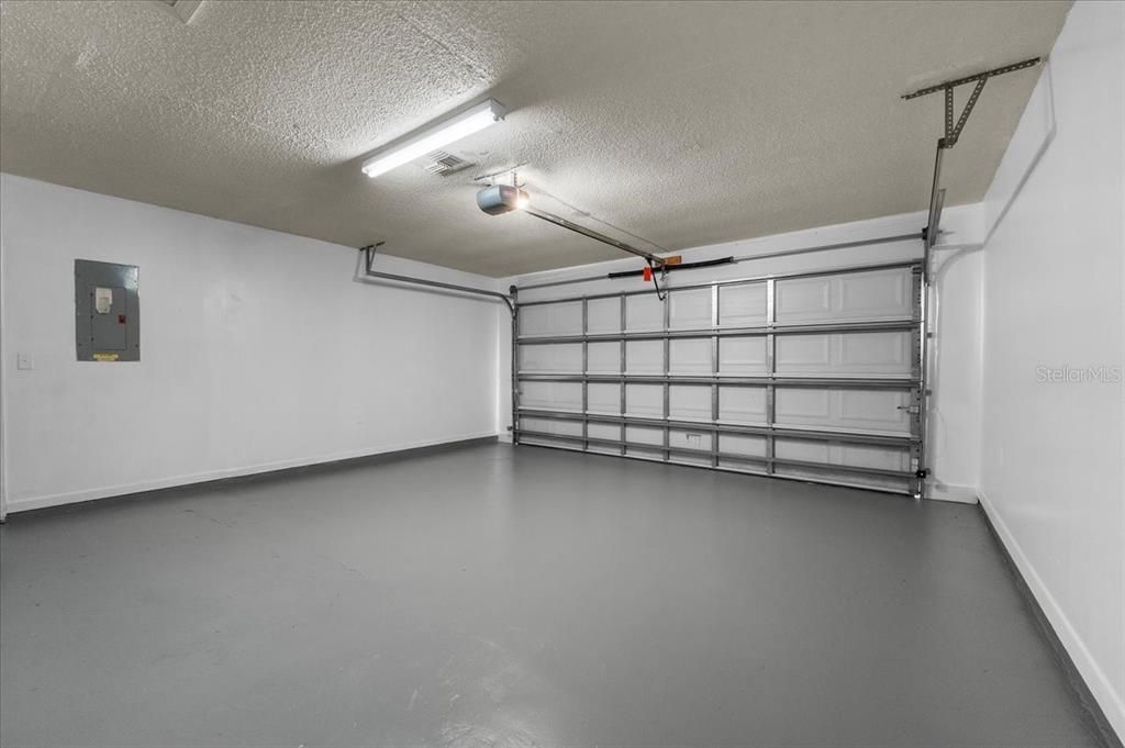 For Rent: $1,999 (3 beds, 2 baths, 2078 Square Feet)