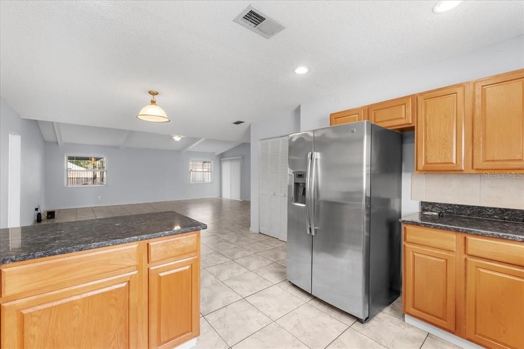 For Rent: $1,999 (3 beds, 2 baths, 2078 Square Feet)