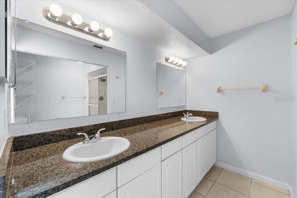 For Rent: $1,999 (3 beds, 2 baths, 2078 Square Feet)