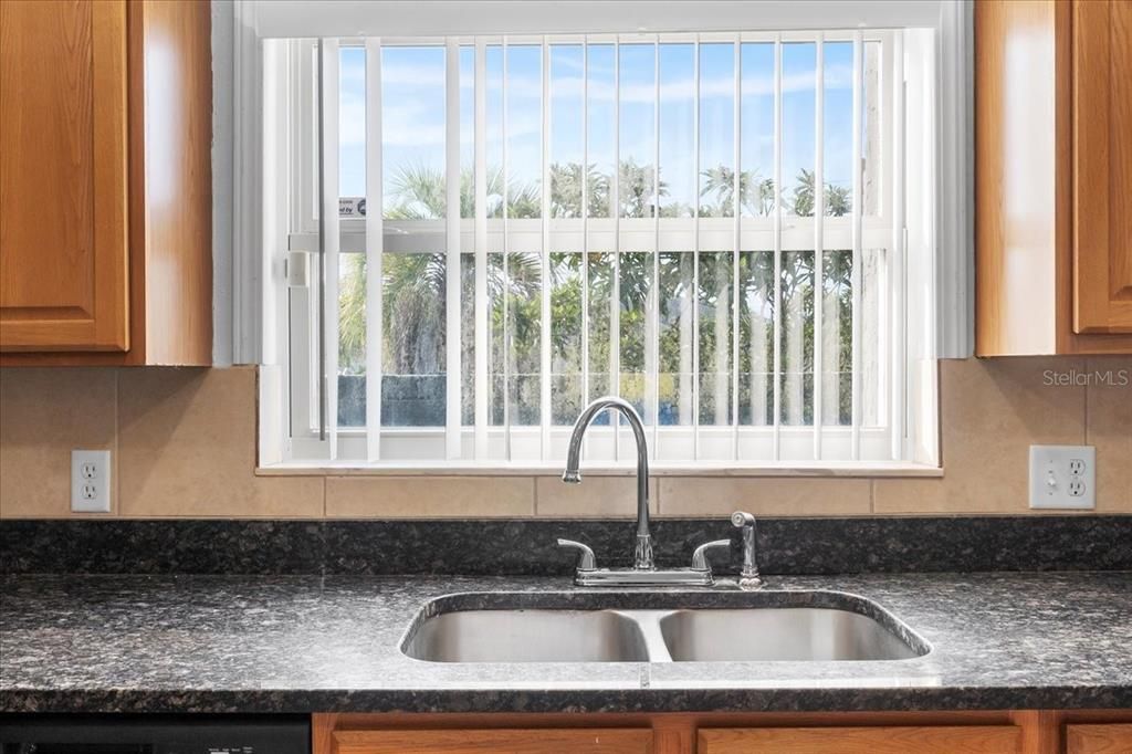 For Rent: $1,999 (3 beds, 2 baths, 2078 Square Feet)