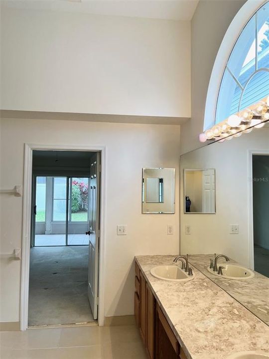 На продажу: $385,000 (3 спален, 2 ванн, 1646 Квадратных фут)