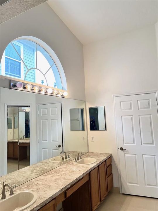 На продажу: $385,000 (3 спален, 2 ванн, 1646 Квадратных фут)