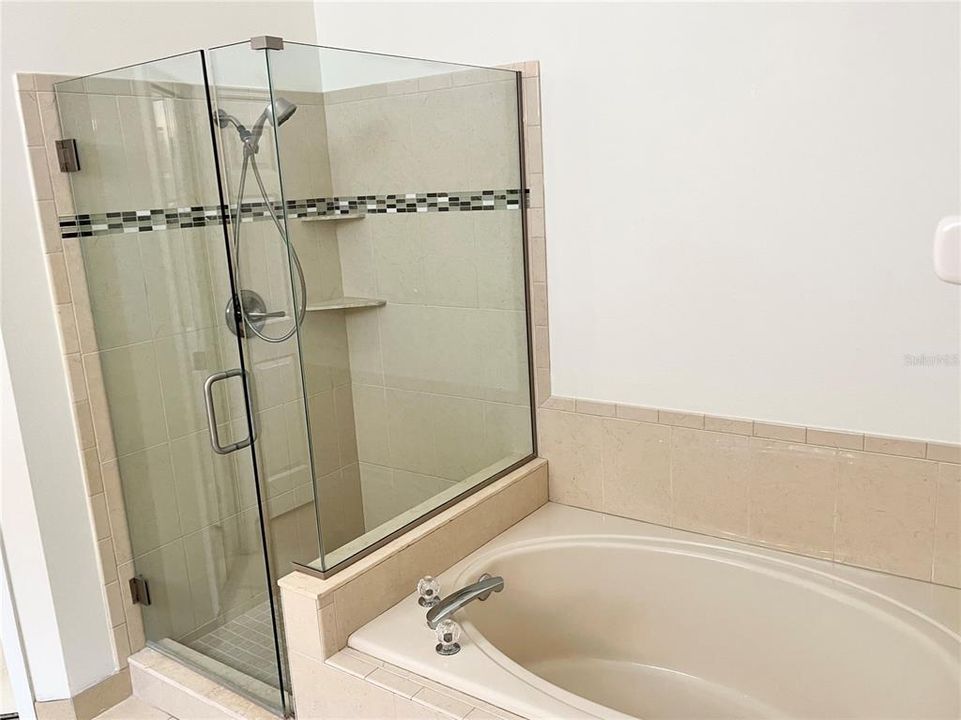 На продажу: $385,000 (3 спален, 2 ванн, 1646 Квадратных фут)