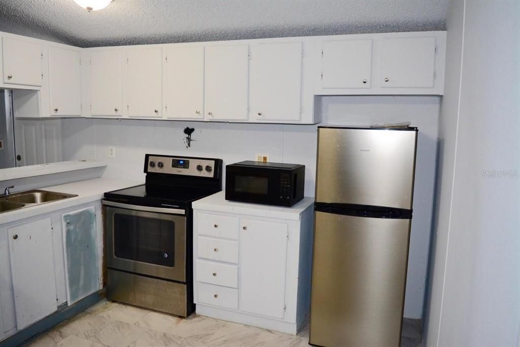 For Sale: $124,500 (3 beds, 2 baths, 924 Square Feet)