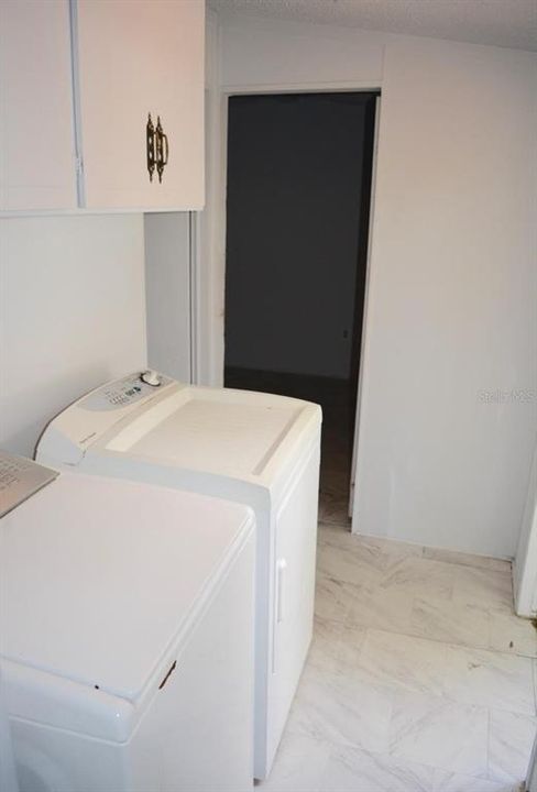 For Sale: $124,500 (3 beds, 2 baths, 924 Square Feet)