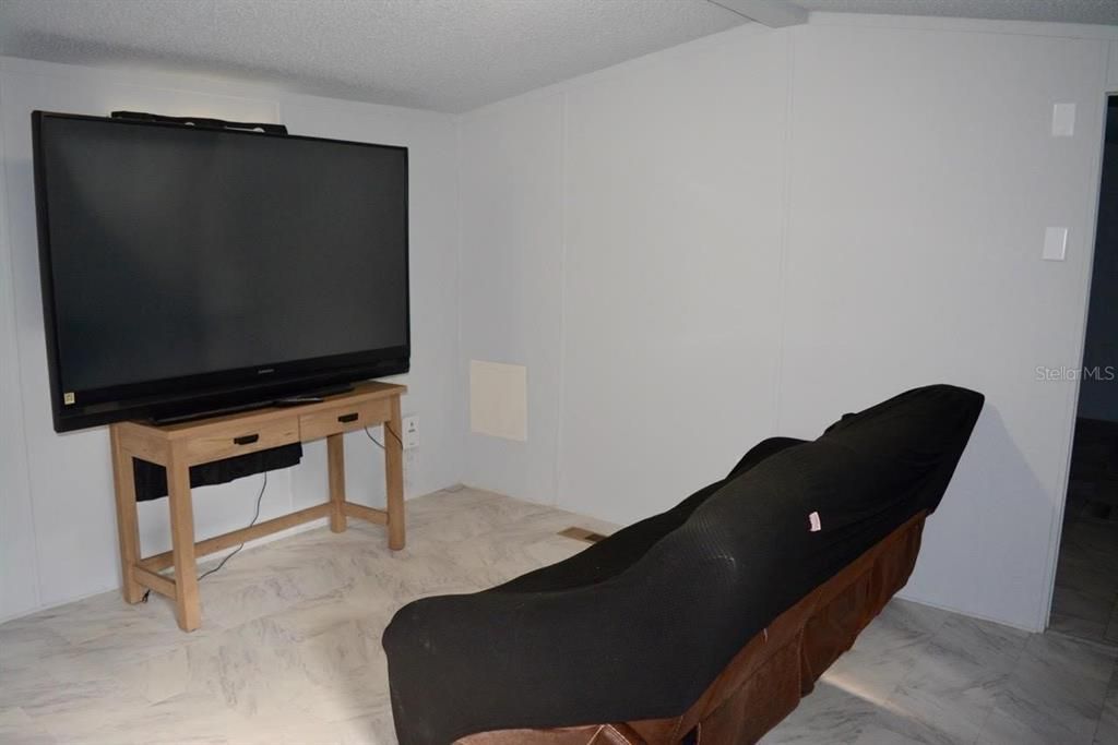 For Sale: $124,500 (3 beds, 2 baths, 924 Square Feet)