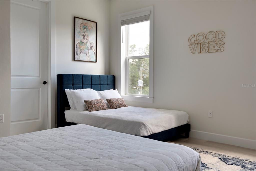 For Rent: $4,500 (3 beds, 3 baths, 2424 Square Feet)