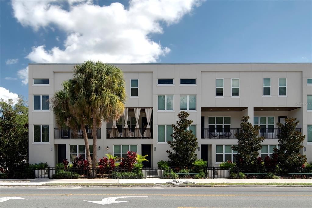 For Rent: $4,500 (3 beds, 3 baths, 2424 Square Feet)